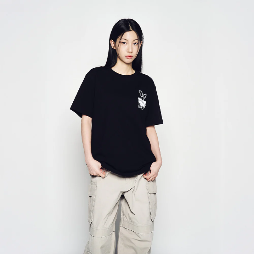 NEWSPAPER RABBIT SHORT SLEEVE T-SHIRT BLACK - Image 4