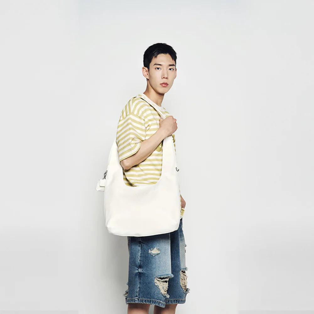 VEGAN LEATHER STITCH LOGO POINT SHOULDER BAG WHITE - Image 3