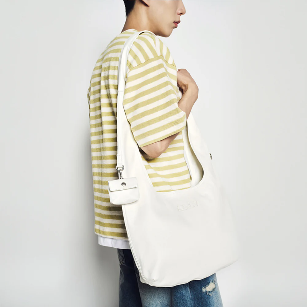 VEGAN LEATHER STITCH LOGO POINT SHOULDER BAG WHITE - Image 4