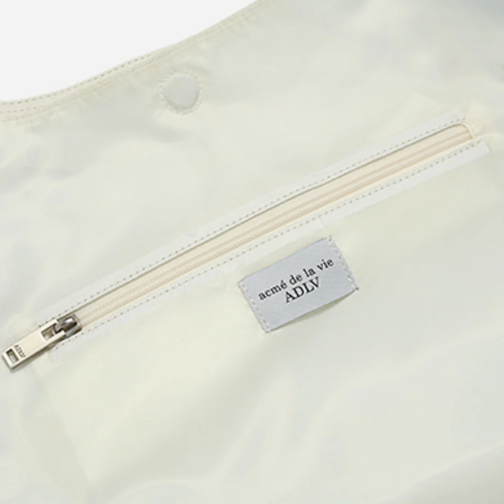 VEGAN LEATHER STITCH LOGO POINT SHOULDER BAG WHITE - Image 5